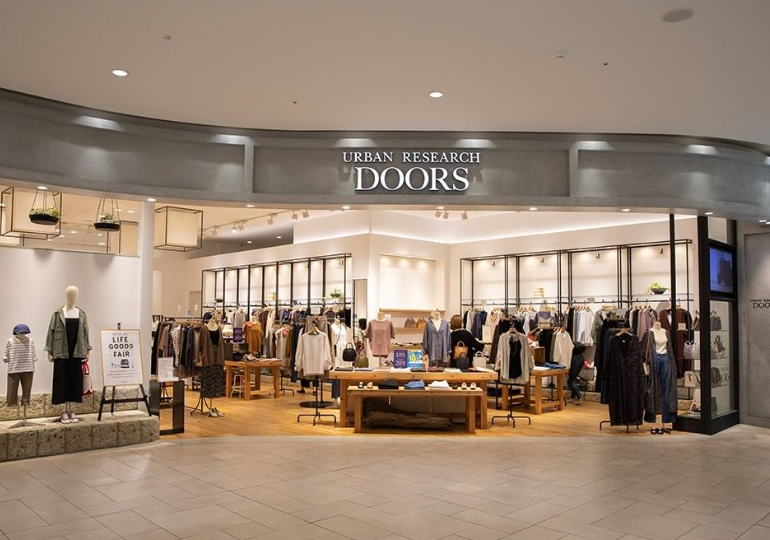 コクーン　URABAN RESEACH DOORS