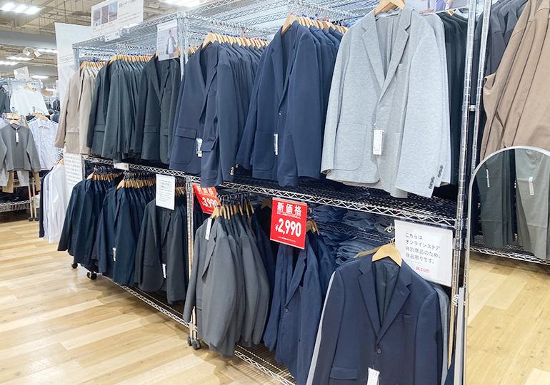 ニッケコルトン　ユニクロのメンズ売場