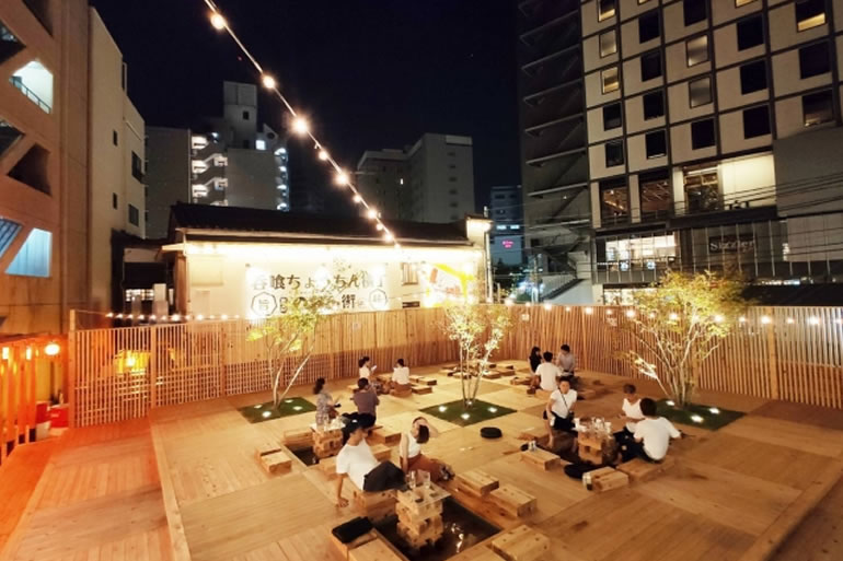 水に浸かりながらビールを楽しめる