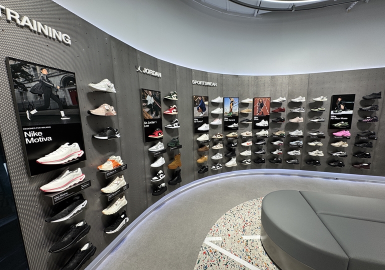 ららぽーと東京ベイ北館　ナイキ