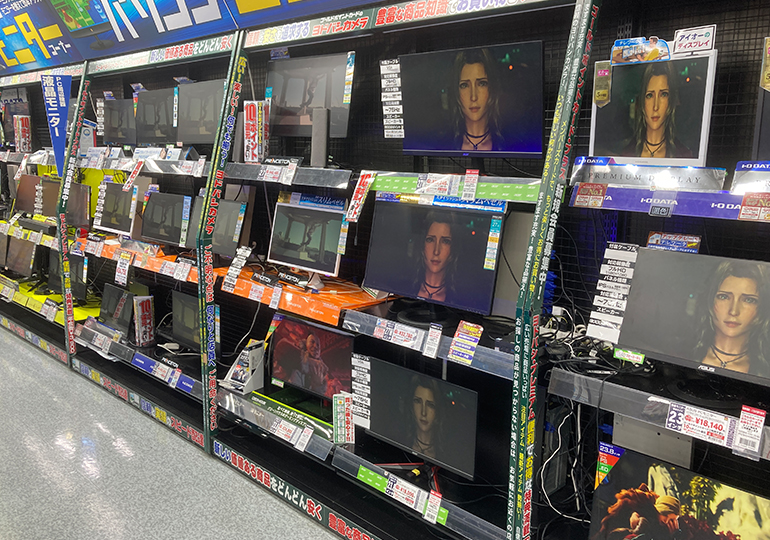 ヨドバシカメラ秋葉原　液晶モニター