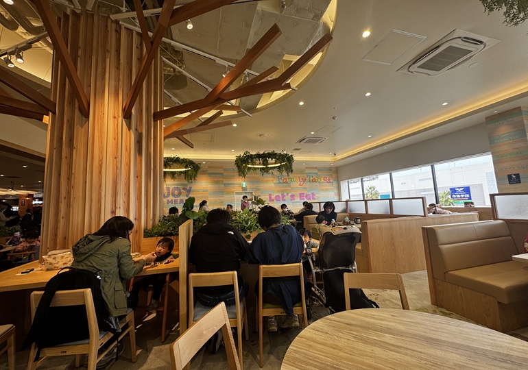 ららぽーと東京ベイ　フードコート