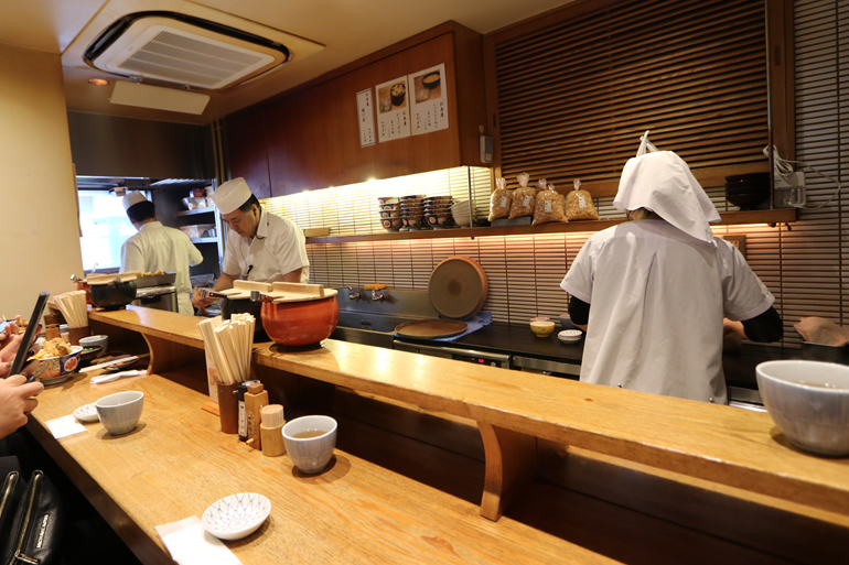 金子半之助　日本橋本店カウンター