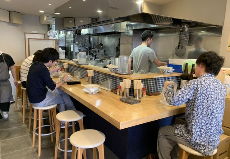 立ち飲みの名店「竜馬」