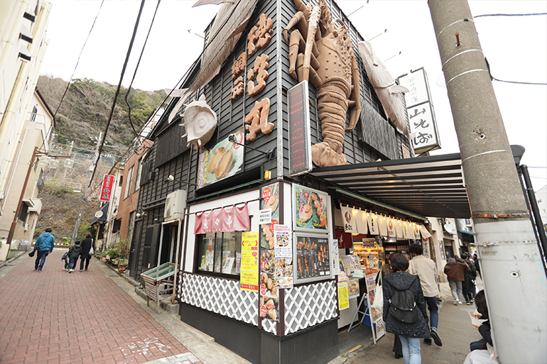 箱根湯本の駅前商店街